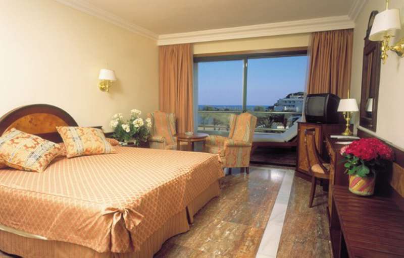 Hotel Serrano Palace Кала Ратхада Стая снимка